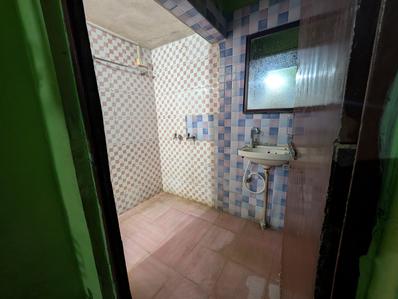 Bathroom Image of 750 Sq.ft 1 BHK Independent House for rent in Eldeco II Lucknow for Rs. 13000