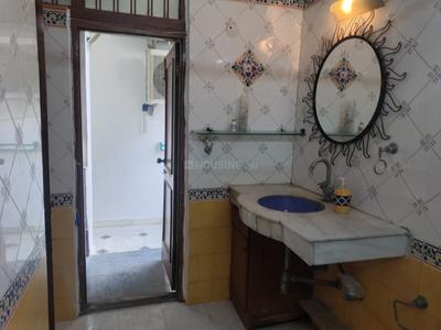 Bathroom Image of 1800 Sq.ft 2 BHK Builder Floor for rent in South Extension II New Delhi for Rs. 60000