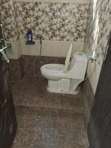 Bathroom Image of 1250 Sq.ft 2 BHK Builder Floor for rent in Gomti Nagar Lucknow for Rs. 18000