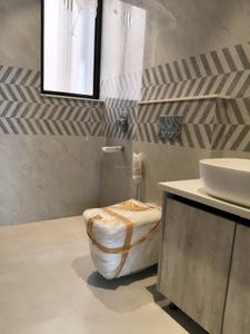 Common Bathroom Image of 2700 Sq.ft 4 BHK Builder Floor for sale in Palam Vihar Gurgaon for Rs. 35500000