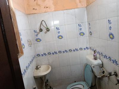 Bathroom Image of 301 Sq.ft 1 BHK Builder Floor for rent in Sector 24 Rohini New Delhi for Rs. 8000