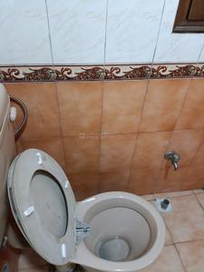Bathroom Image of 800 Sq.ft 1 RK Independent House for rent in Alaknanda New Delhi for Rs. 19000
