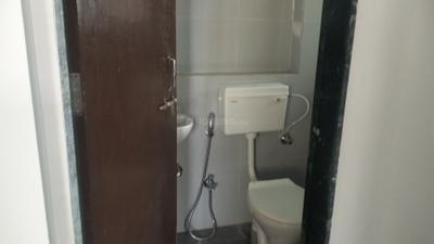 Bathroom Image of 600 Sq.ft 1 BHK Apartment / Flat for rent in Thane West Thane for Rs. 23000