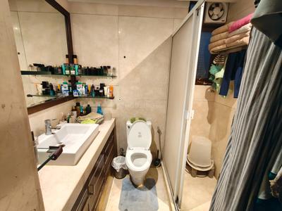 Bathroom Image of 1900 Sq.ft 3 BHK Builder Floor for rent in Safdarjung Enclave New Delhi for Rs. 160000