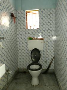 Common Bathroom Image of 500 Sq.ft 1 BHK Apartment / Flat for rent in Jadavpur Kolkata for Rs. 8000