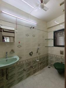 Bathroom Image of 750 Sq.ft 2 BHK Apartment / Flat for rent in Vile Parle East Mumbai for Rs. 96000