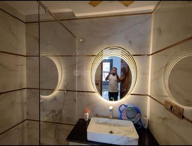 Bathroom Image of 1800 Sq.ft 3 BHK Apartment / Flat for rent in Patel Nagar New Delhi for Rs. 85000