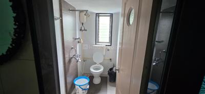 Bathroom Image of 809 Sq.ft 2 BHK Apartment / Flat for rent in Mahim Mumbai for Rs. 85000