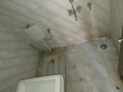 Bathroom Image of 2152 Sq.ft 3 BHK Builder Floor for rent in Gomti Nagar Lucknow for Rs. 25000