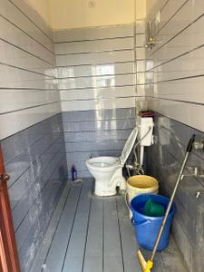 Bathroom Image of 600 Sq.ft 1 BHK Independent House for rent in Gamma I Greater Noida for Rs. 12000