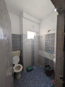 Bathroom Image of 590 Sq.ft 2 BHK Builder Floor for rent in Kolar Road Bhopal for Rs. 10500