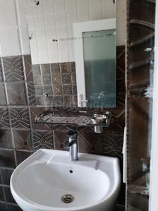 Bathroom Image of 550 Sq.ft 1 RK Apartment / Flat for rent in DLF Phase 3 Gurgaon for Rs. 20000