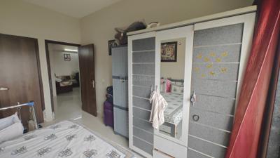 Bedroom Image of 1215 Sq.ft 2 BHK Apartment / Flat for sale in Shivam Pearl 79, Shilaj Ahmedabad for Rs. 6500000