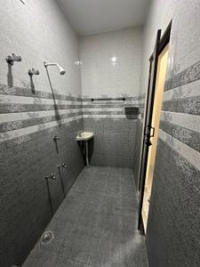 Bathroom Image of 600 Sq.ft 1 BHK Apartment / Flat for rent in Pudur Erode for Rs. 5500