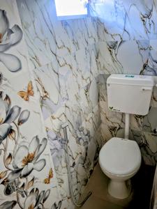 Bathroom Image of 1000 Sq.ft 3 BHK Apartment / Flat for sale in Tollygunge Kolkata for Rs. 3000000