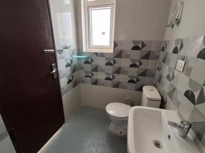 Bathroom Image of 1150 Sq.ft 2.5 BHK Apartment / Flat for rent in Hindustan HFL Presidency Estate, RIICO Industrial Area Bhiwadi for Rs. 13000