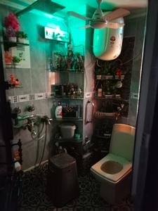 Bathroom Image of 2200 Sq.ft 4.5 BHK Apartment / Flat for sale in Kirpal Apartments, Patparganj New Delhi for Rs. 25500000