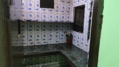 Kitchen Image of 668 Sq.ft 3 BHK Builder Floor for rent in Subzi Mandi New Delhi for Rs. 14500