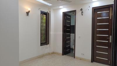 Bedroom Image of 1600 Sq.ft 2 BHK Builder Floor for rent in Chittaranjan Park New Delhi for Rs. 70000