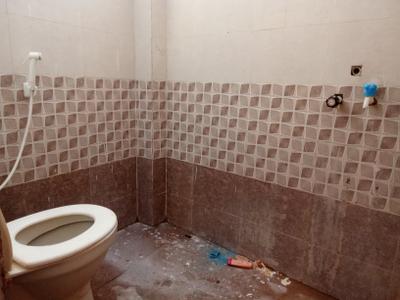 Bathroom Image of 350 Sq.ft 1 RK Apartment / Flat for rent in Begumpet Hyderabad for Rs. 8000