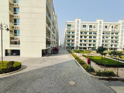 Image of 2385 Sq.ft 4 BHK Apartment / Flat for rent in Wave Veridia, Wave City, Ghaziabad for Rs. 55000