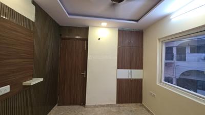 Bedroom Image of 600 Sq.ft 2 BHK Builder Floor for rent in Pitampura New Delhi for Rs. 28000