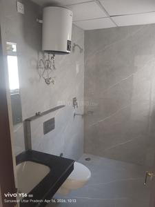 Bathroom Image of 2243 Sq.ft 4 BHK Apartment / Flat for rent in Rishita Manhattan, Gomti Nagar Extension Lucknow for Rs. 50000