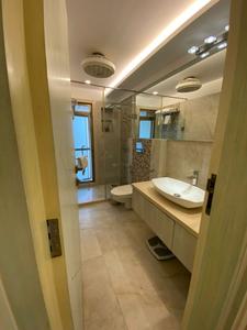 Bathroom Image of 1200 Sq.ft 2 BHK Apartment / Flat for rent in 30 Union Park, Bandra West Mumbai for Rs. 280000