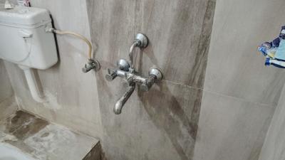 Solitaire Paradise Bathroom One 4