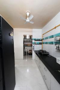 Kitchen Image of 1170 Sq.ft 3 BHK Apartment / Flat for sale in Satellite Ahmedabad for Rs. 9500000