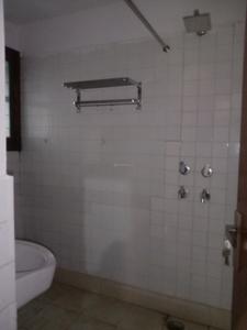Common Bathroom Image of 1800 Sq.ft 3.5 BHK Apartment / Flat for rent in DDA Flats Vasant Kunj, Vasant Kunj New Delhi for Rs. 73000