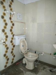 Common Bathroom Image of 1350 Sq.ft 3 BHK Apartment / Flat for sale in Shalimar Garden Ghaziabad for Rs. 7500000
