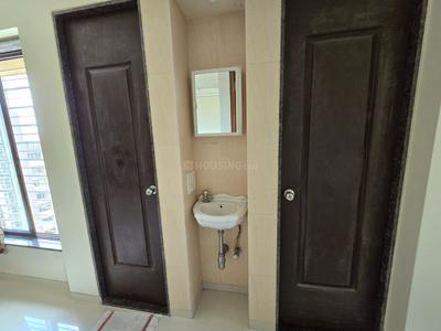 Bathroom Image of 600 Sq.ft 1 BHK Apartment / Flat for sale in Dadar West Mumbai for Rs. 22000000