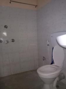Common Bathroom Image of 300 Sq.ft 1 RK Independent House for rent in Kaikhali Kolkata for Rs. 6500