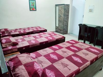 Bedroom Image of Chitra Girls PG  in Sector 41, Noida
