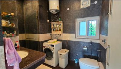 Bathroom Image of 3000 Sq.ft 5 BHK Duplex for sale in DDA Narmada Apartment, Alaknanda New Delhi for Rs. 65000000