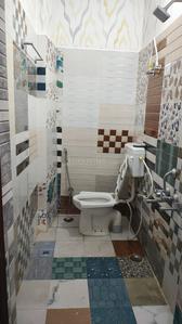 Bathroom Image of 1500 Sq.ft 2 BHK Builder Floor for rent in Gomti Nagar Lucknow for Rs. 15500