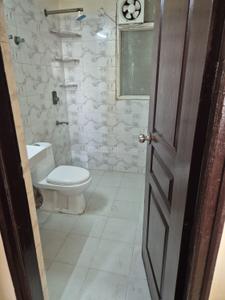 Bathroom Image of 890 Sq.ft 2 BHK Apartment / Flat for rent in Sethi Max Royal, Sector 76 Noida for Rs. 26000