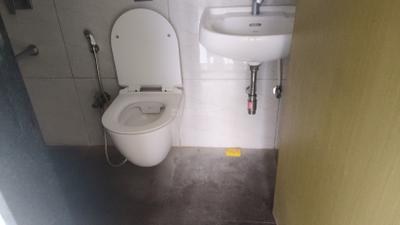 Bathroom Image of 450 Sq.ft 1 BHK Apartment / Flat for sale in 34 Park Estate, Goregaon West Mumbai for Rs. 12000000
