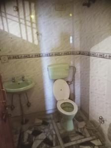 Bathroom Image of 1550 Sq.ft 2 BHK Independent House for rent in Gomti Nagar Lucknow for Rs. 15500