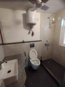 Bathroom Image of 3000 Sq.ft 3 BHK Builder Floor for rent in Neeti Bagh New Delhi for Rs. 150000
