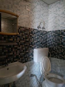 Common Bathroom Image of 800 Sq.ft 2 BHK Apartment / Flat for sale in Signature Global Andour Heights, Sector 71 Gurgaon for Rs. 8450000