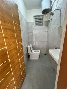 Bathroom Image of 850 Sq.ft 2 BHK Apartment / Flat for rent in Arakere Bengaluru for Rs. 39750