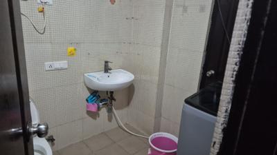Bathroom Image of 500 Sq.ft 1 BHK Apartment / Flat for rent in Aditya Celebrity Homes, Sector 76 Noida for Rs. 26500