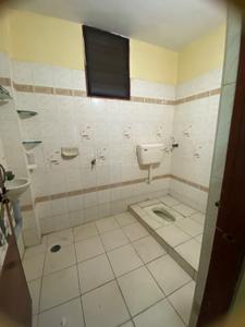 Bathroom Image of 1450 Sq.ft 3 BHK Apartment / Flat for rent in Koritepadu Guntur for Rs. 16000