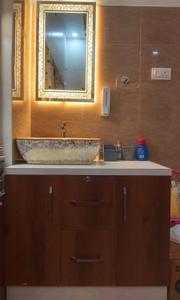 Kitchen Image of 2100 Sq.ft 3 BHK Independent House for sale in Rajajipuram Lucknow for Rs. 11000000