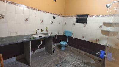Bathroom Image of 1550 Sq.ft 2 BHK Builder Floor for rent in New Barrakpur Kolkata for Rs. 11000