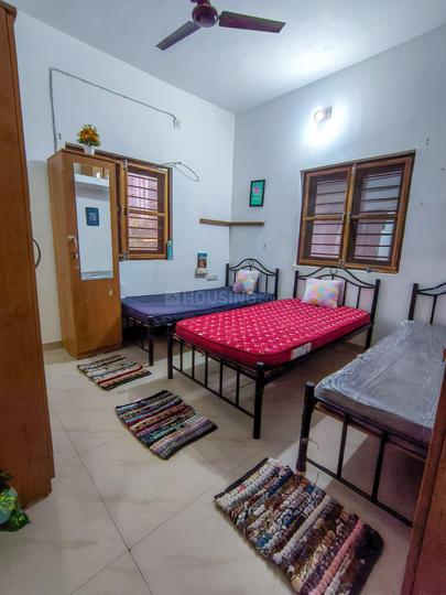 Bedroom Image of Avira Girls Pg in Chanakyapuri, Ahmedabad