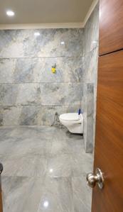 Bathroom Image of 450 Sq.ft 1 BHK Apartment / Flat for rent in Mahalakshmi Nagar Indore for Rs. 18000