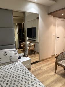 Bedroom Image of 1200 Sq.ft 2 BHK Apartment / Flat for sale in Hiranandani Gardens Valencia, Powai Mumbai for Rs. 38000000